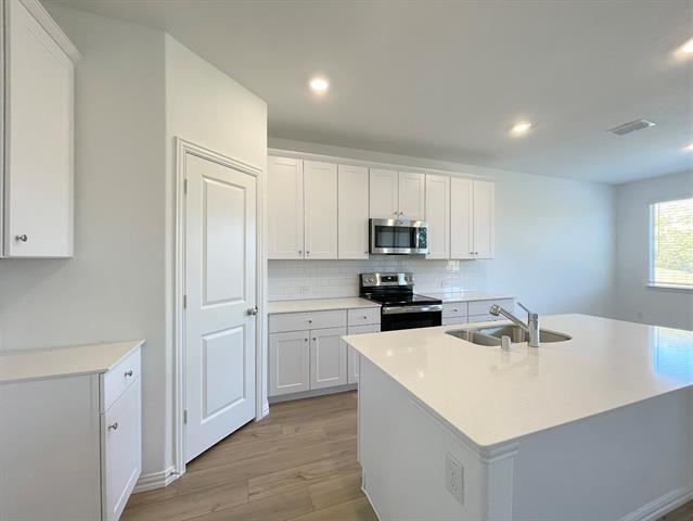 Building Photo - 510 Macdonald Wy