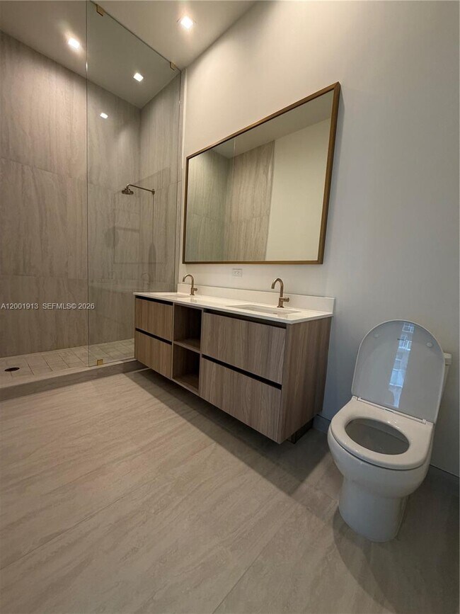 Building Photo - 77 SE 5th St