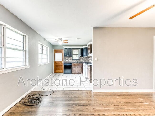Building Photo - 608 Holoway Dr