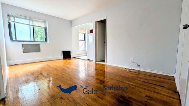 Building Photo - 25-33-33 23rd St