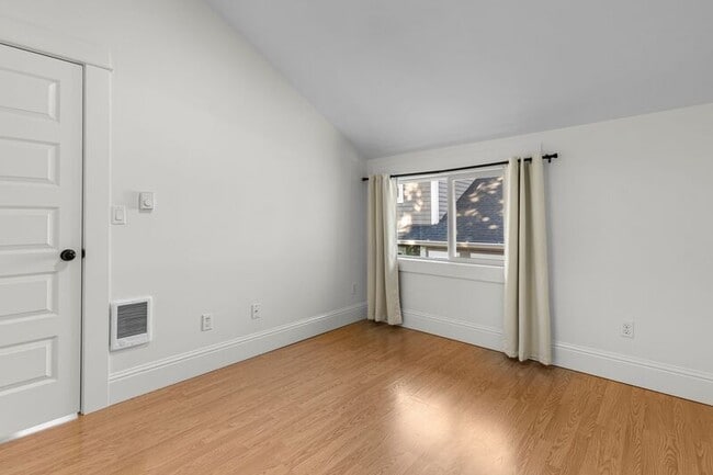 Building Photo - 3803 SE 65th Ave