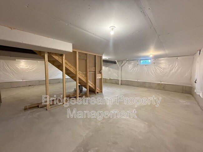 Building Photo - 766 Hunters Run Dr