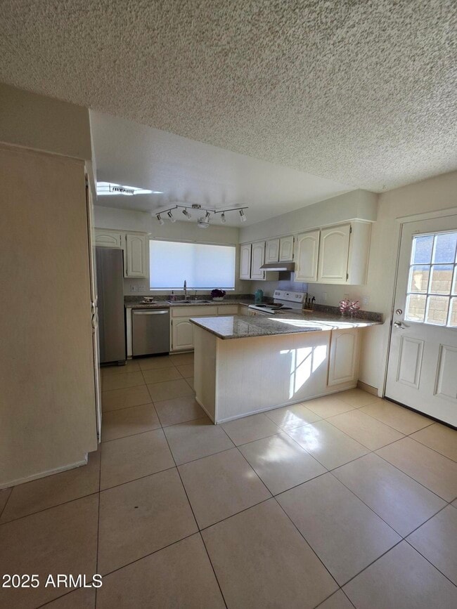 Building Photo - 10470 E Clinton St