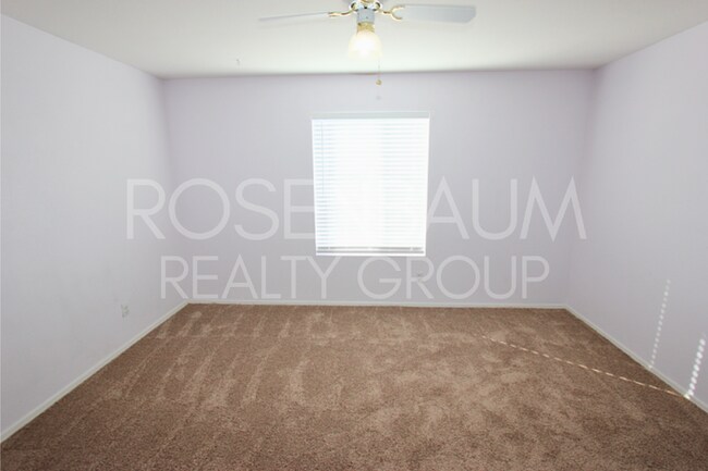 Building Photo - Gorgeous 5-bedrooms, 3-baths home in Super...