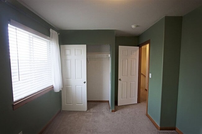 Building Photo - Beautiful 3 bedroom 2 1/2 bath home availa...
