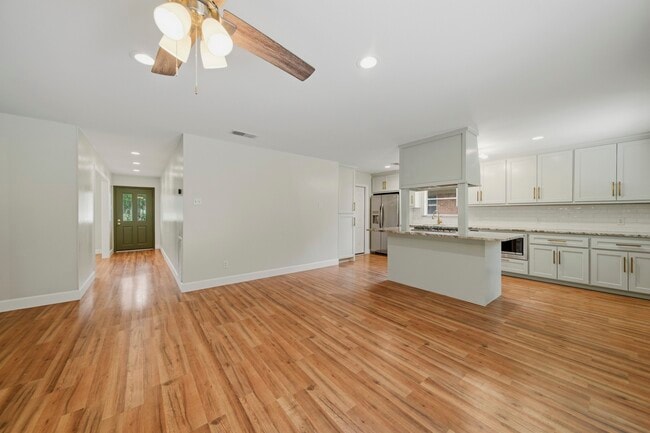 Building Photo - 10658 Northbrook Dr