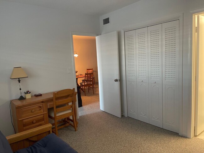 Building Photo - 117 Lake Terrace