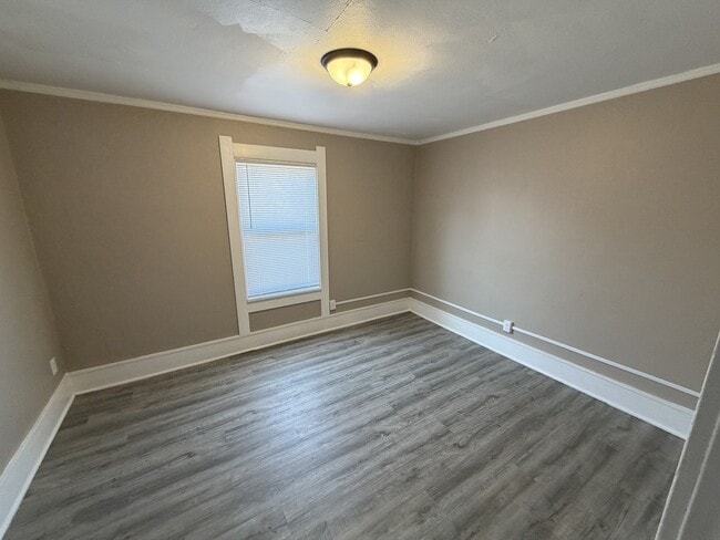 Building Photo - 757 Moore St