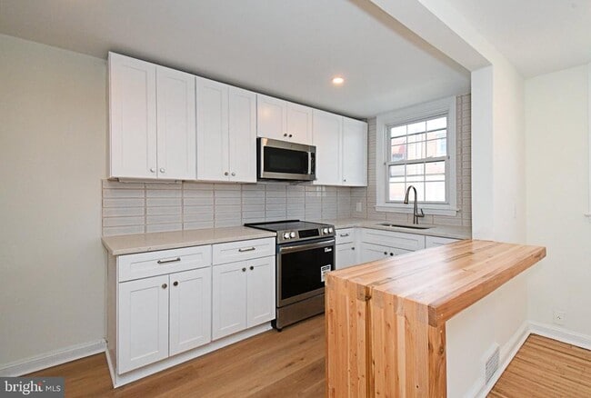 Building Photo - 2219 Ardmore Ave