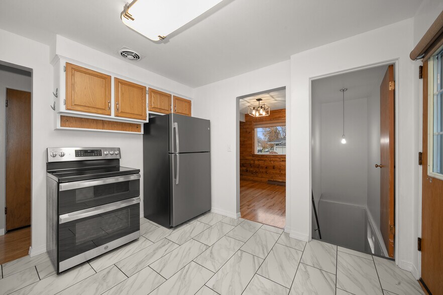 Building Photo - 6028 N Lincoln St