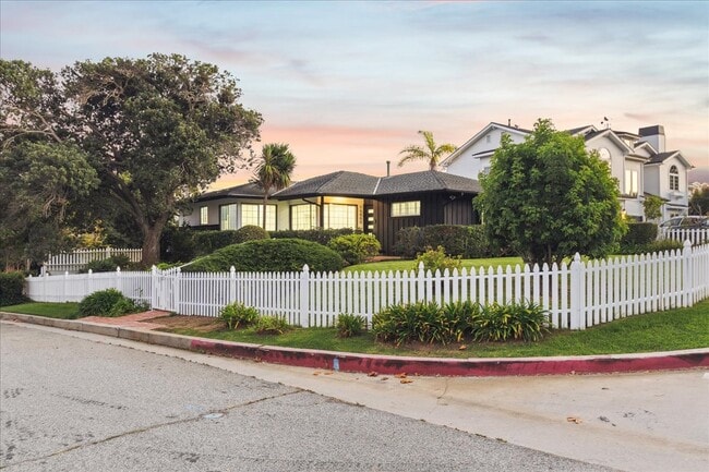 Building Photo - 16800 Bollinger Dr