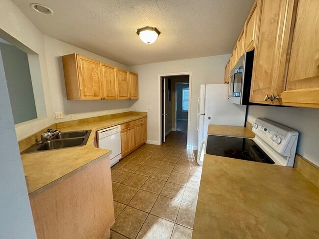 Building Photo - 208 Sawyer Ln