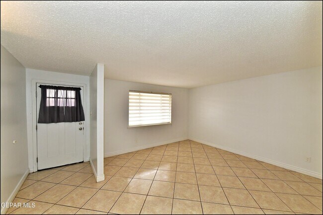 Building Photo - 10565 Murphy St