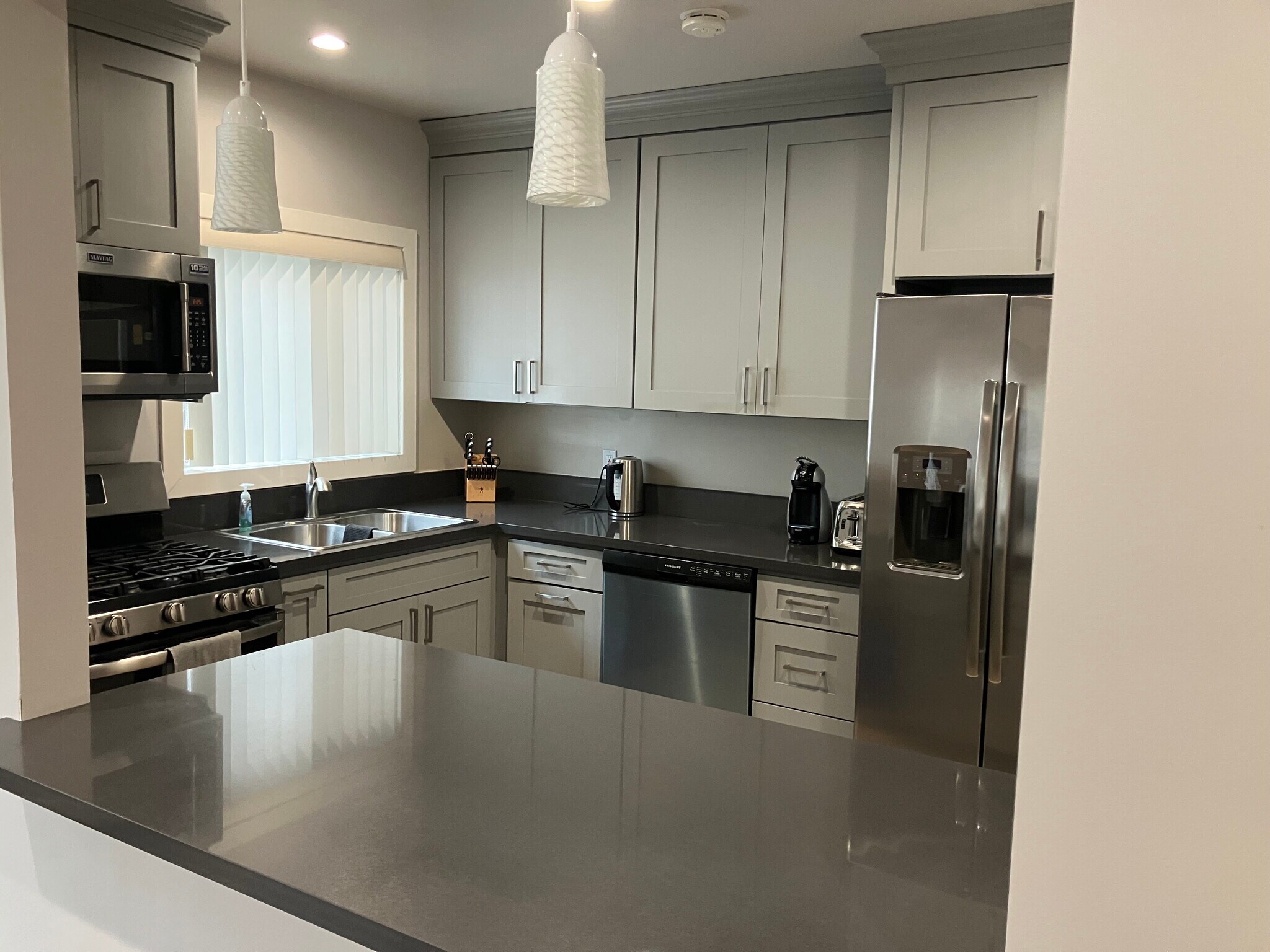 Building Photo - 2059 N Vermont Ave