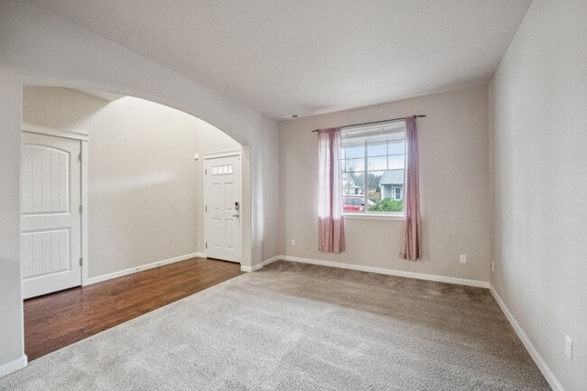 Building Photo - Well maintained 4-Bedroom 2.5 bath Graham home w/ Multiple Living Areas