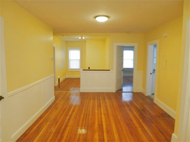 Building Photo - 332 Beacon St