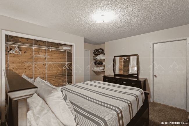 Building Photo - 12739-12739 Tanada Loop