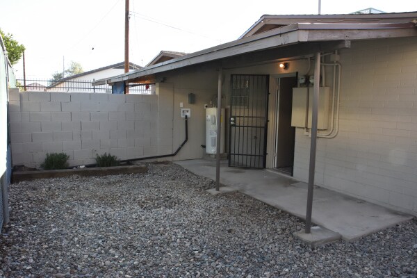 Building Photo - 1514 W Palmer Dr.