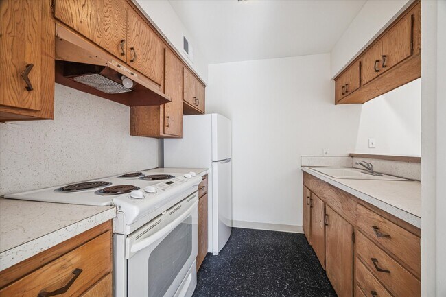 Building Photo - 3703 Roseland St