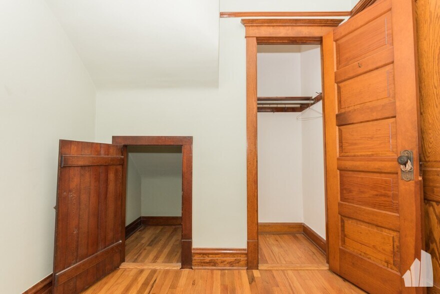 Building Photo - 3710 N Damen Ave