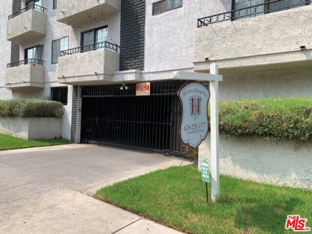 Building Photo - 4353 Coldwater Canyon Ave
