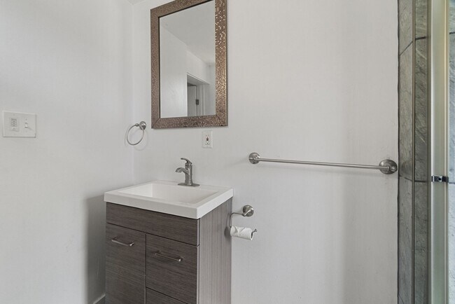 Building Photo - 414 N Euclid Ave