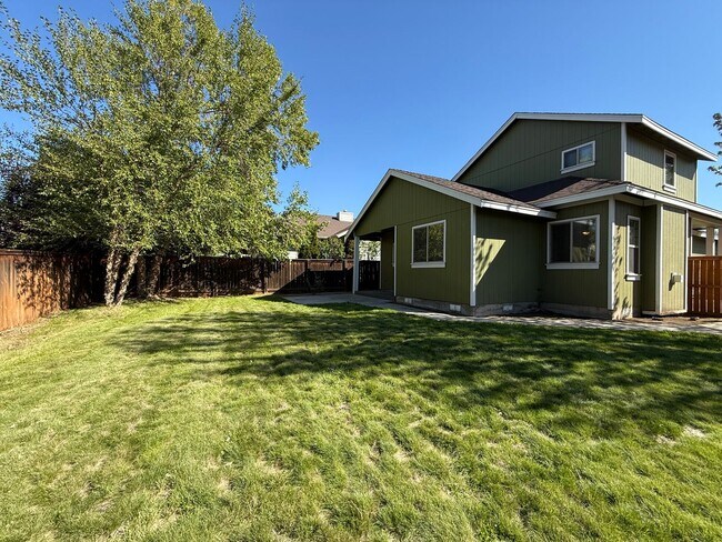 Building Photo - TAKE A LOOK AT THIS GORGEOUS HOME SITTING ...