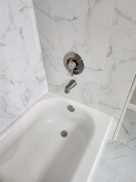 Building Photo - 9401 Crescent Loop Cir