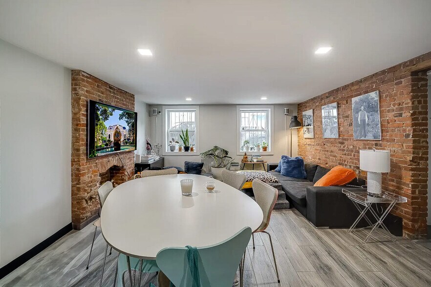 Building Photo - 266 3rd St