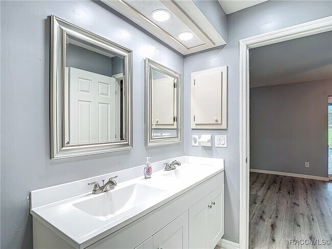 Building Photo - 884 W Massachusetts St