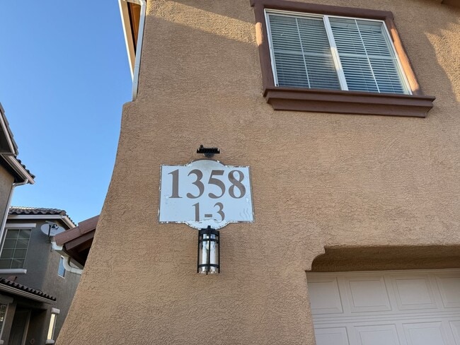Building Photo - Cute Two Story Gated Townhome In Trilogy!