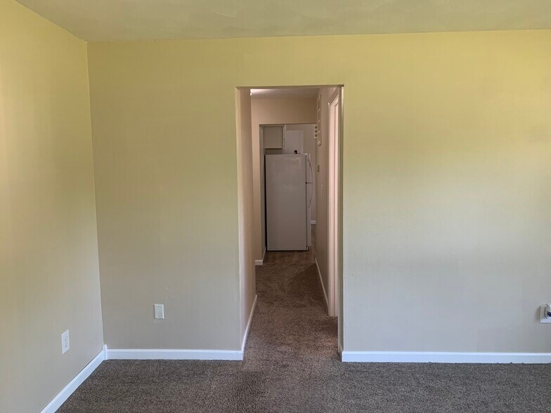 Hallway - 431 Mason St