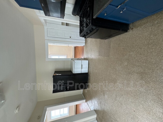 Building Photo - 153 Bailey St