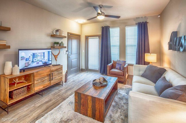 Building Photo - 4400 College Park Dr