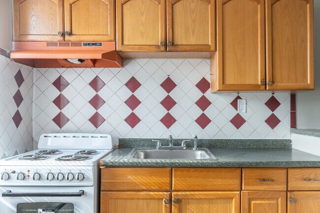 Building Photo - 3400 Reach St