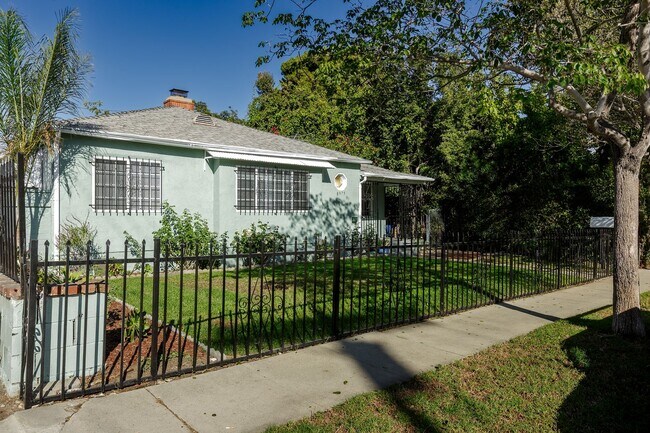 Building Photo - Charming 3-Bedroom Home in Cheviot Hills –...