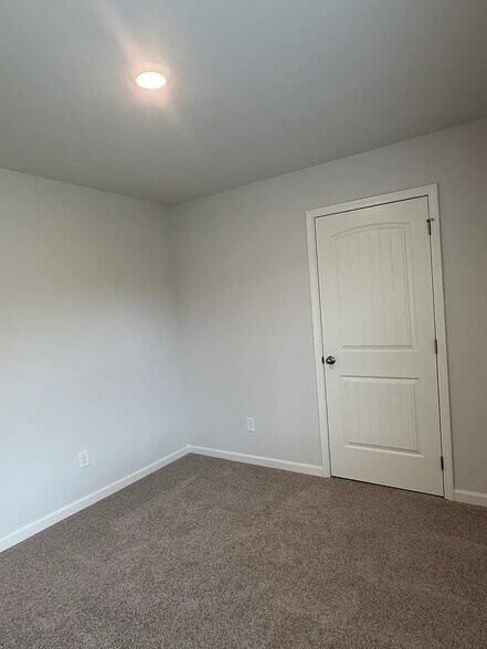 Building Photo - Room in Townhome on Greyton Dr