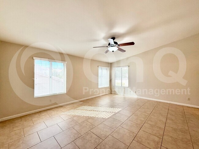 Building Photo - 2718 E Bighorn Ave