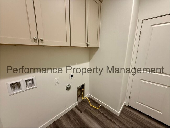 Building Photo - Stunning 4 Bed/3 Bath Belcourt Seven Oaks Home w/ $0 Deposit Option & More