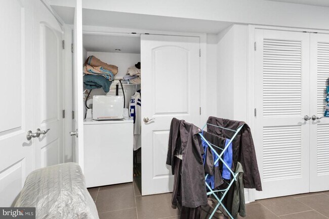 Building Photo - 2629 Cedar St