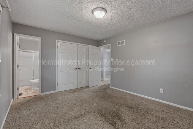 Building Photo - 33 Pershing Lake Dr