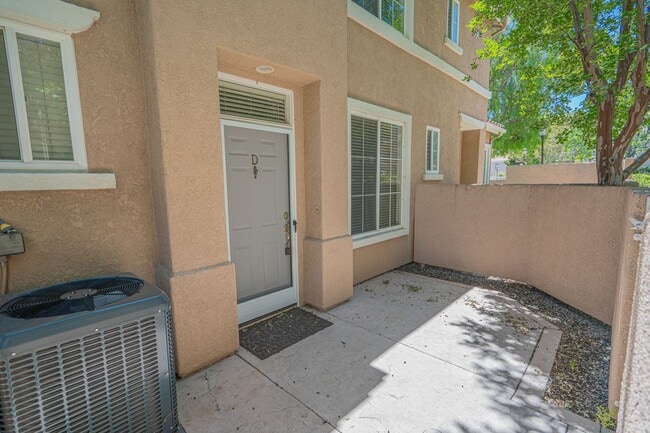 Building Photo - The Palisades -  3 Bedroom Townhome for Rent in Stevenson Ranch!