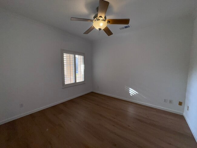 Building Photo - 553 W Fallbrook Ave