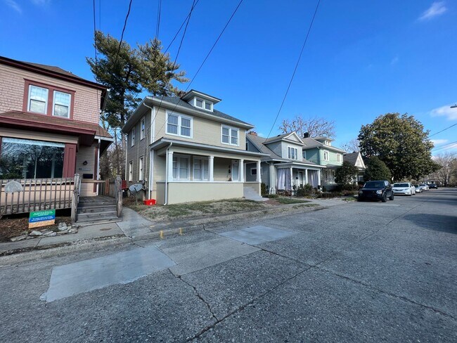 Building Photo - Beautiful house for rent!