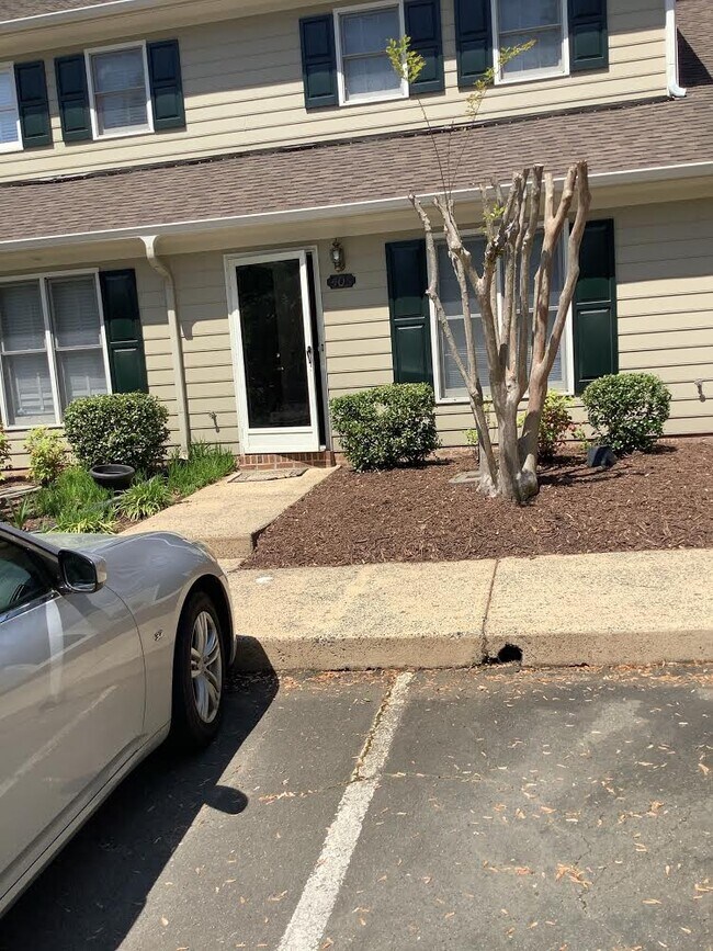 Primary Photo - 403 Gatehouse Ln