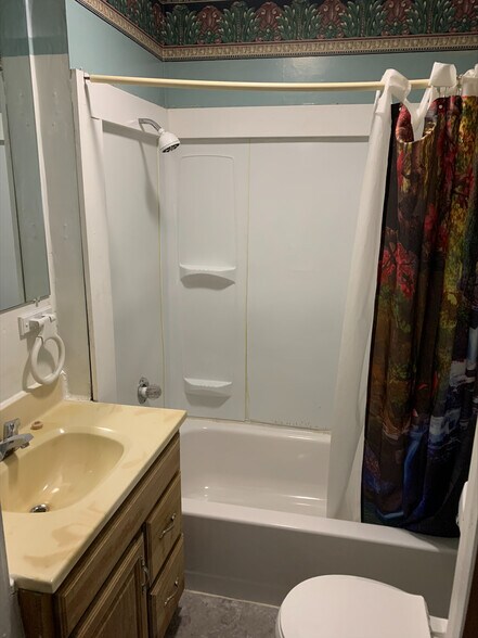 Building Photo - 2414 S Walnut St