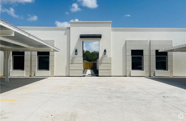Building Photo - 1100 Sugar Gdn Dr