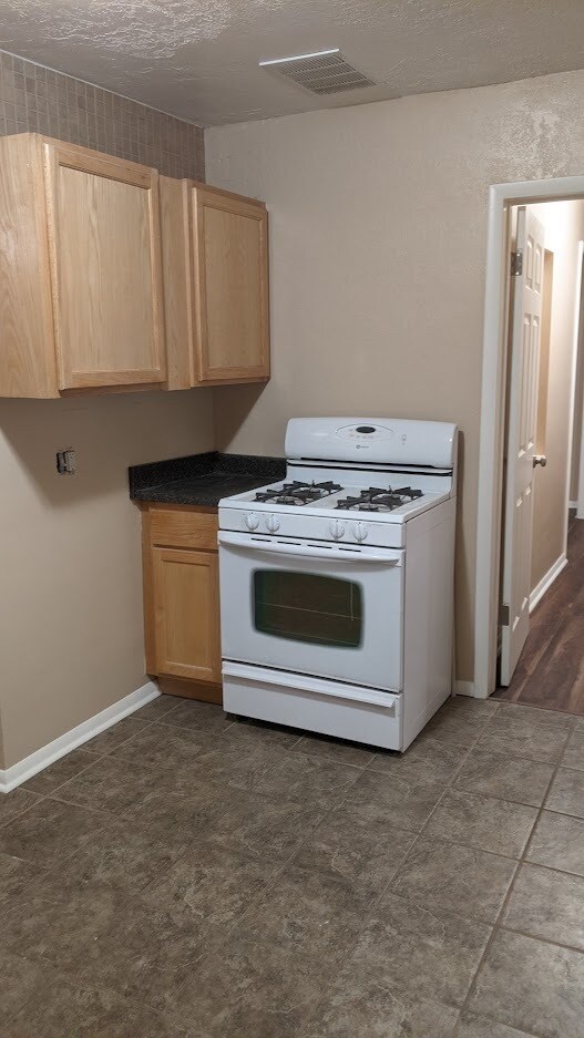 Oven - 7976 W 2820 S