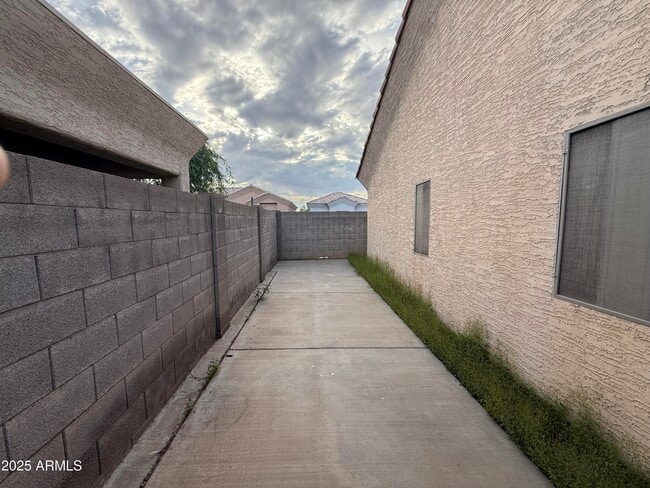 Building Photo - 2603 E Fraktur Rd