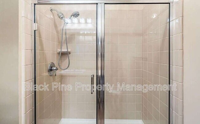 Building Photo - 323 W Jefferson St